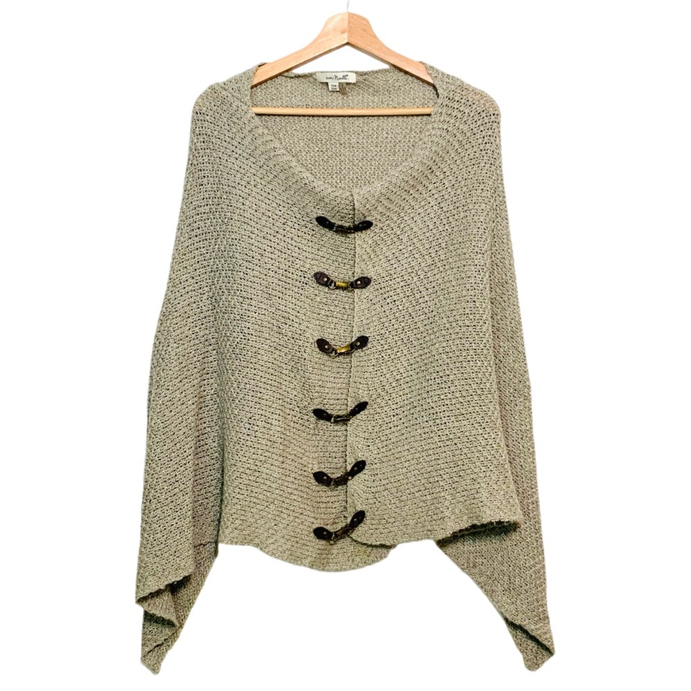 Simply Noelle One Size Knit Sweater Poncho Toggle Snap Closure Tan Oatmeal Boho